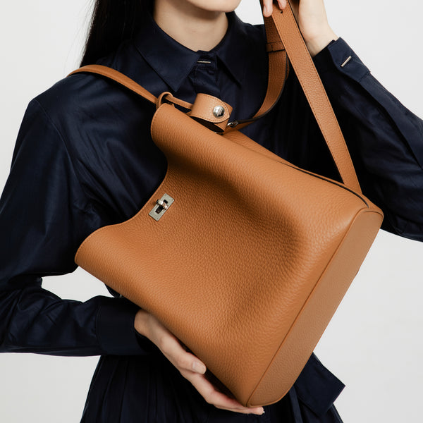 LEATHER BUCKET BAG ODEON PM CAMEL