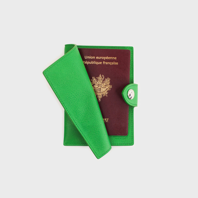 LEATHER PASSPORT HOLDER GREEN BAMBOO