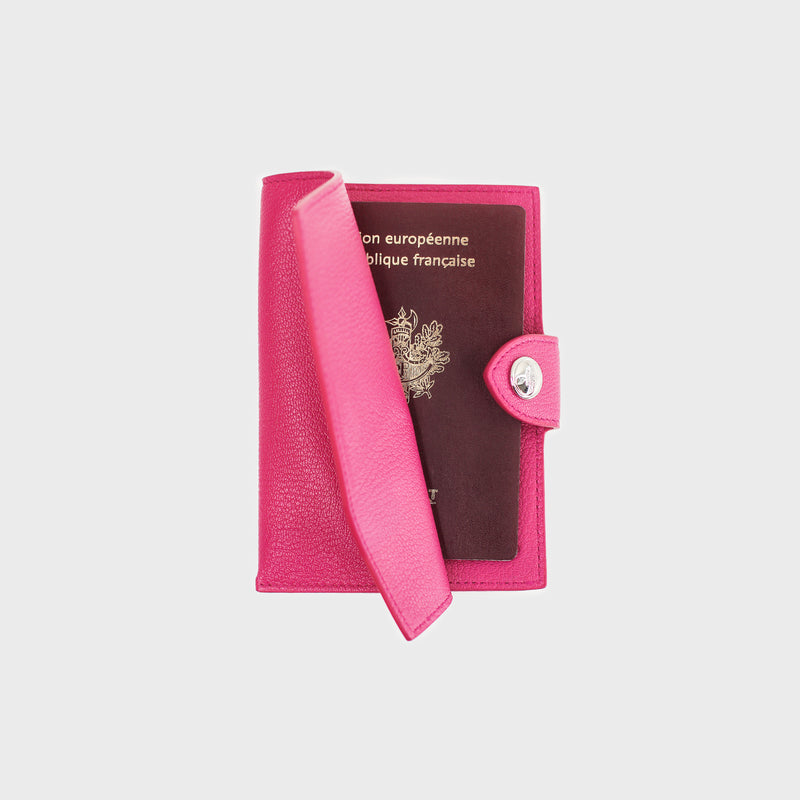 LEATHER PASSPORT HOLDER FUXIA