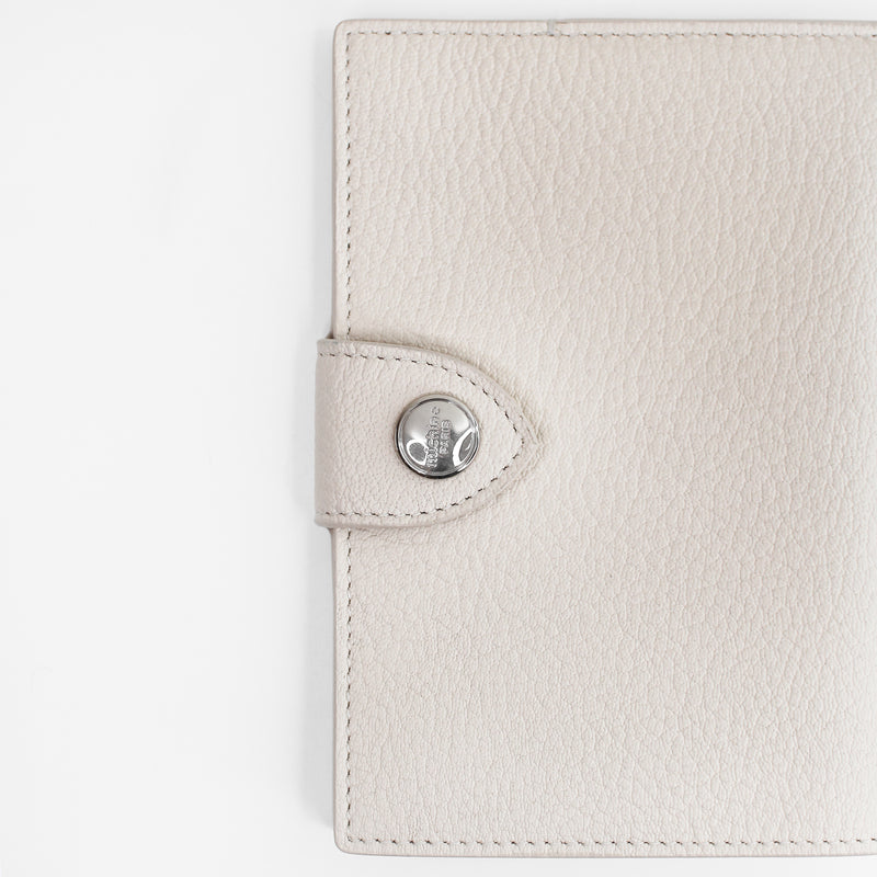 LEATHER PASSPORT HOLDER IVORY